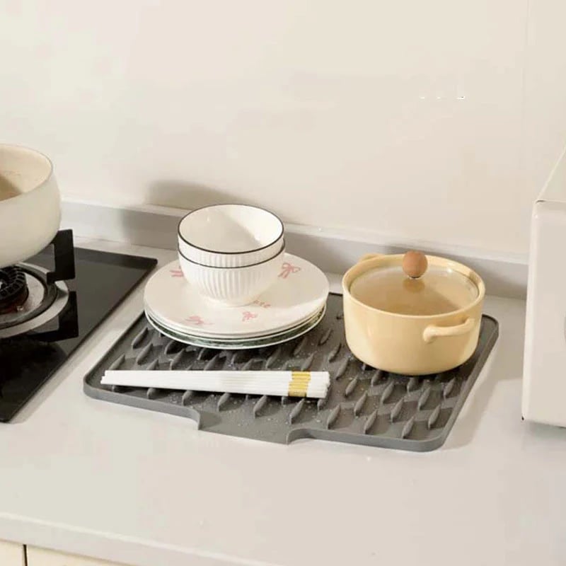 No-Spill Silicone Worktop Saver – Heat-Resistant & Non-Slip Mat for Drip-Free Drying